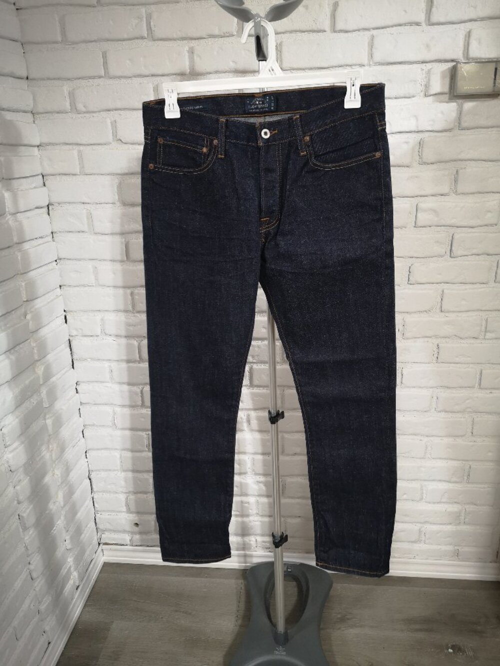 Lucky Brand Men's Size 32/30 Dark Wash Button Fly 1 Authentic Skinny Jeans